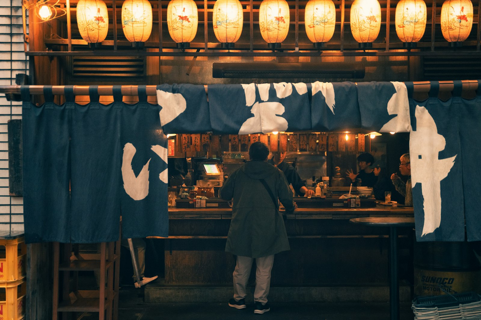 居酒屋のカウンター